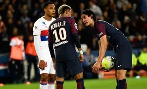 完美体育官网-包含西维尔贝辛达遭遇挑战！门迪要带领圣埃蒂安前进的词条